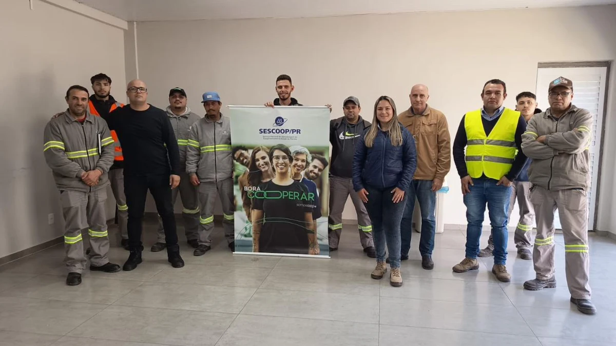 Turma do programa Bora Cooperar, cooperativas paranaenses em formação técnica com a Qualycoorp